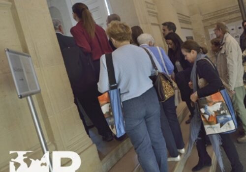 How to Stand Out at Trade Shows - Bag Your Brand with an Event Bag